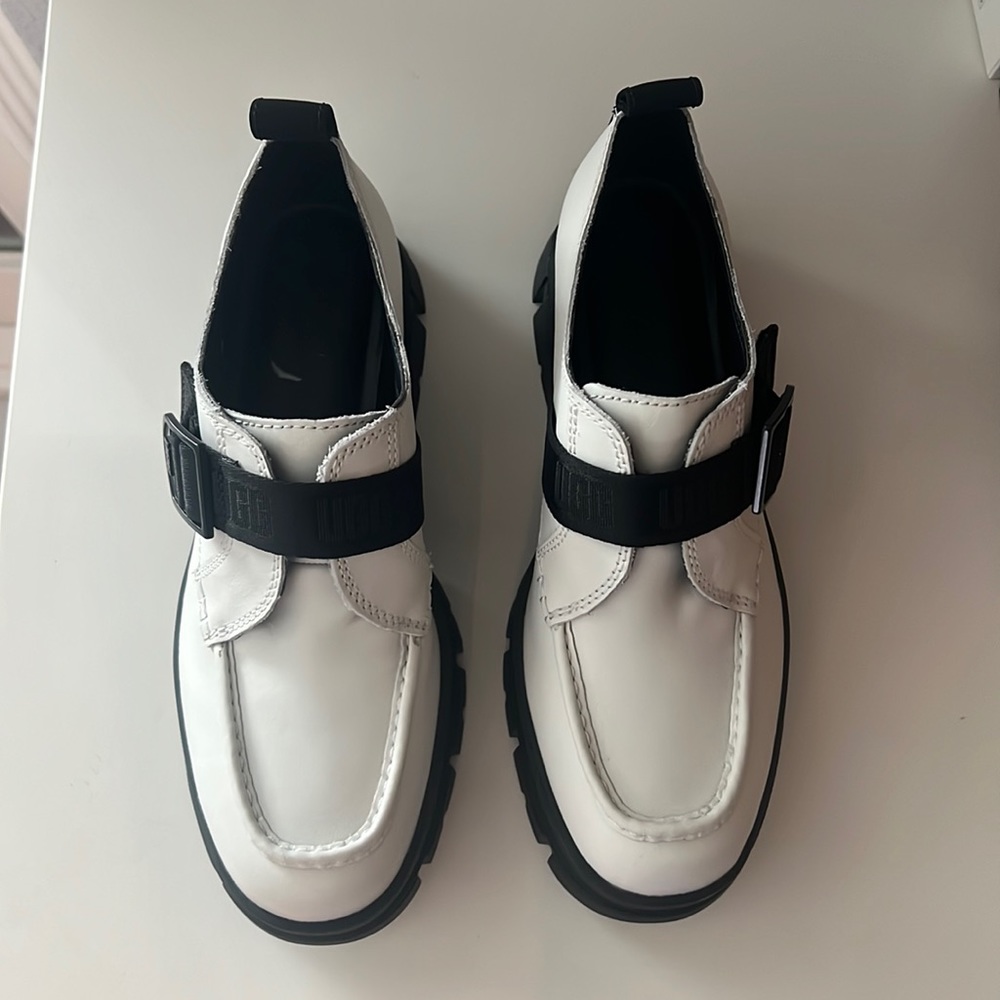 UGG Ashton White w/ Black Platform Block Heel NEVER WORN SIZE 10